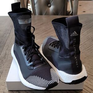 Adidas Stella Mccartney size 7.5 black NWOT🖤🤍